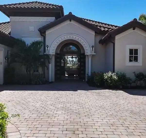 METICULOUSLY UPDATED RESIDENCE IN THE MAJORS AT LELY RESORT