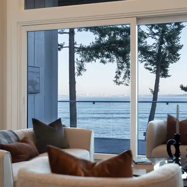 THE EPITOME OF WATERFRONT LIVING