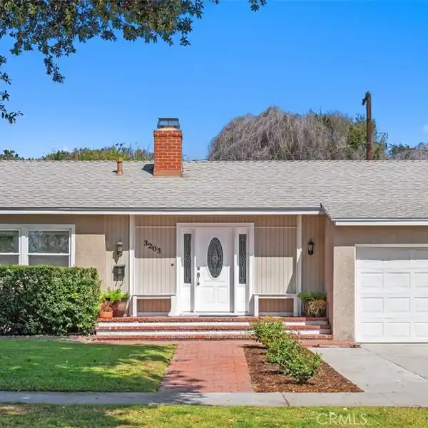 IDEALLY LOCATED SINGLE-LEVEL HOME NESTLED IN THE PLAZA