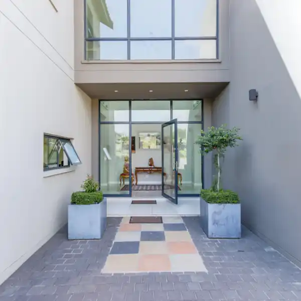 SPACIOUS FAMILY SANCTUARY IN SECURE COMMUNITY