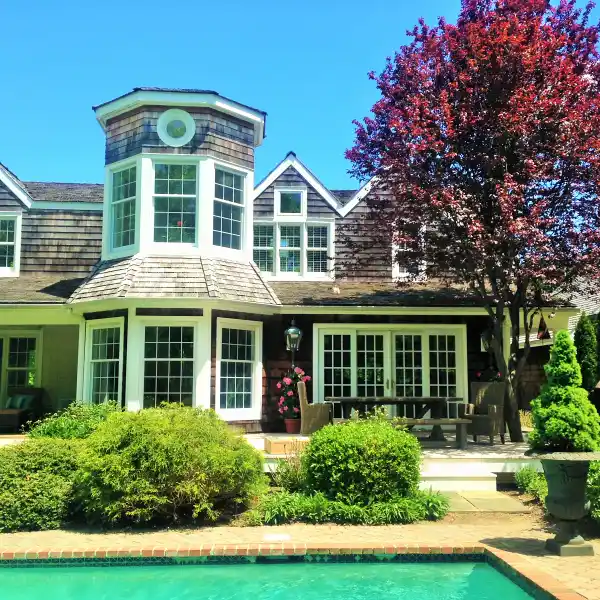 SHINGLED HAMPTONS ESCAPE ON NEARLY FIVE ACRES