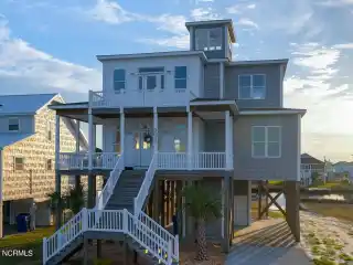 Inviting Canal-Front Home