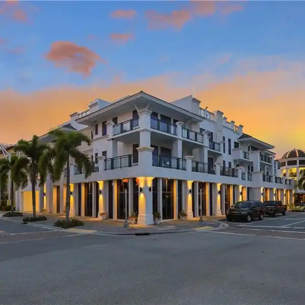 GREAT OPPORTUNITY IN OLDE NAPLES