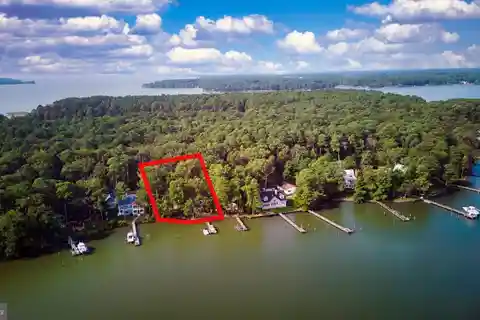 Waterfront Cottage with Carriage House