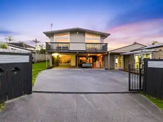 Generous Freehold Section with Endless Possibilities