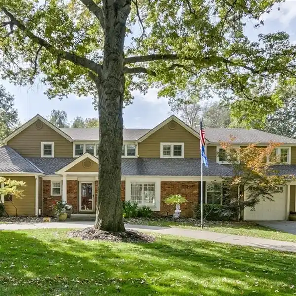 UPDATED IN THE HEART OF OLD LEAWOOD