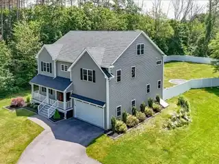 Spacious and Stylish Six-year-young Colonial