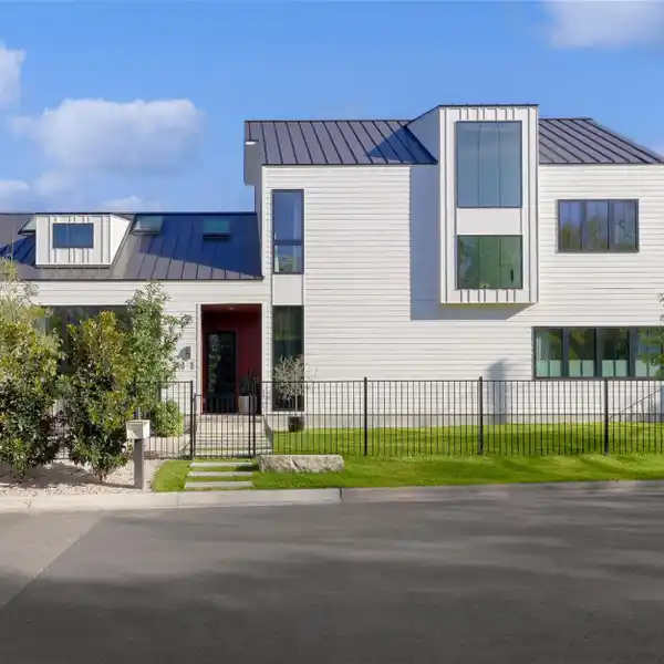 A TRUE ONE-OF-A-KIND IN BOULDIN CREEK