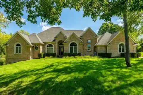 Woodlore Retreat with Poolside Serenity