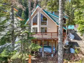 Rare Gem at the Top of Hyak Estates