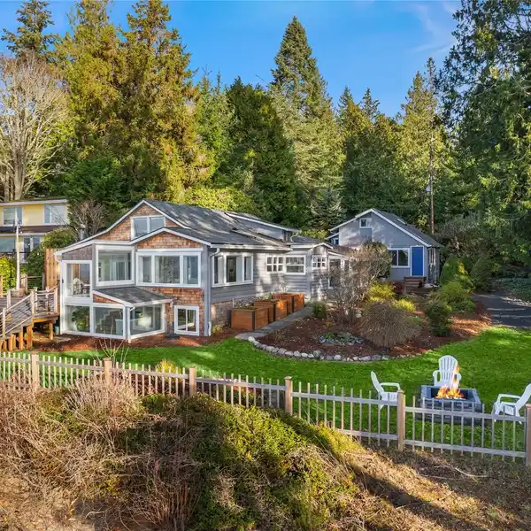 TIMELESS CHARM WITH MODERN UPDATES ON PUGET SOUND