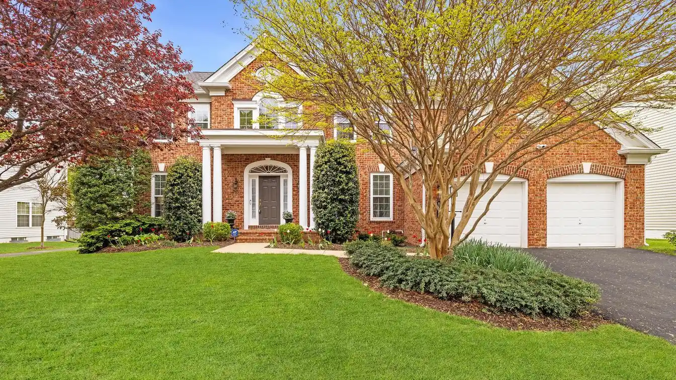 Stately Home in Laurel Hill