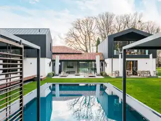 Sumptuous Contemporary Villa