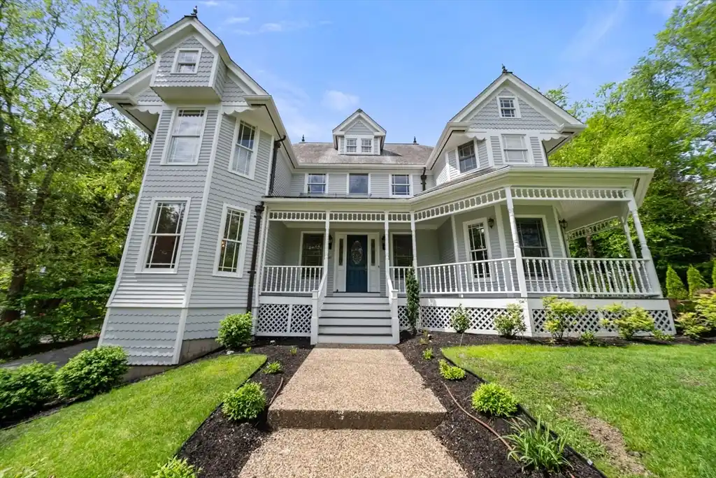 Exceptional Colonial Home in Desirable Poet's Corner