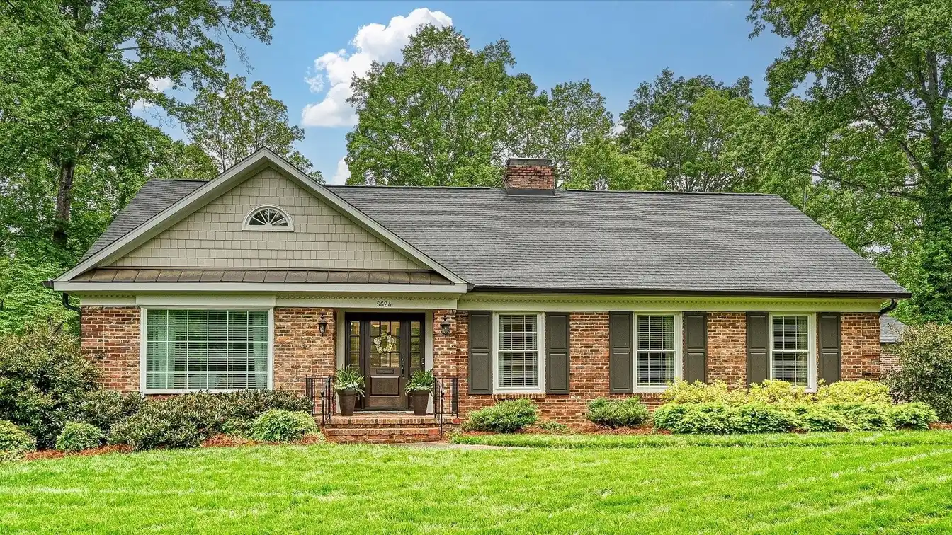 Beautiful Home in Popular Beverly Woods East