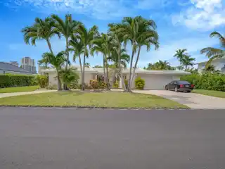 Lovely Home in Desirable Palm Beach Isles