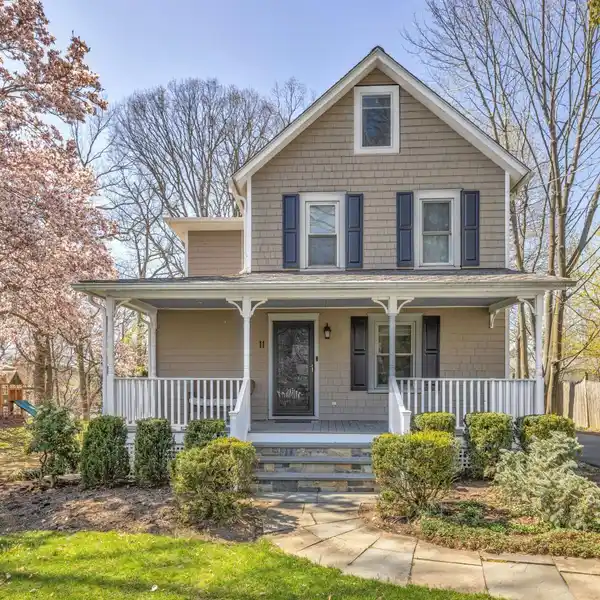 BEAUTIFULLY RENOVATED FARMHOUSE-STYLE COLONIAL