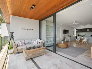 Exquisite Apartment with Panoramic Views