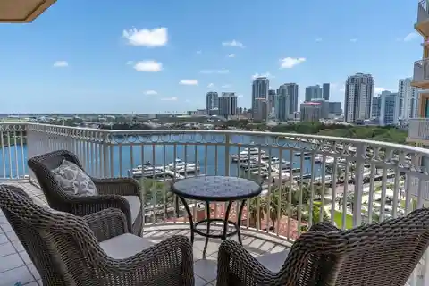 Light-filled Home at Sought-after Vinoy Place