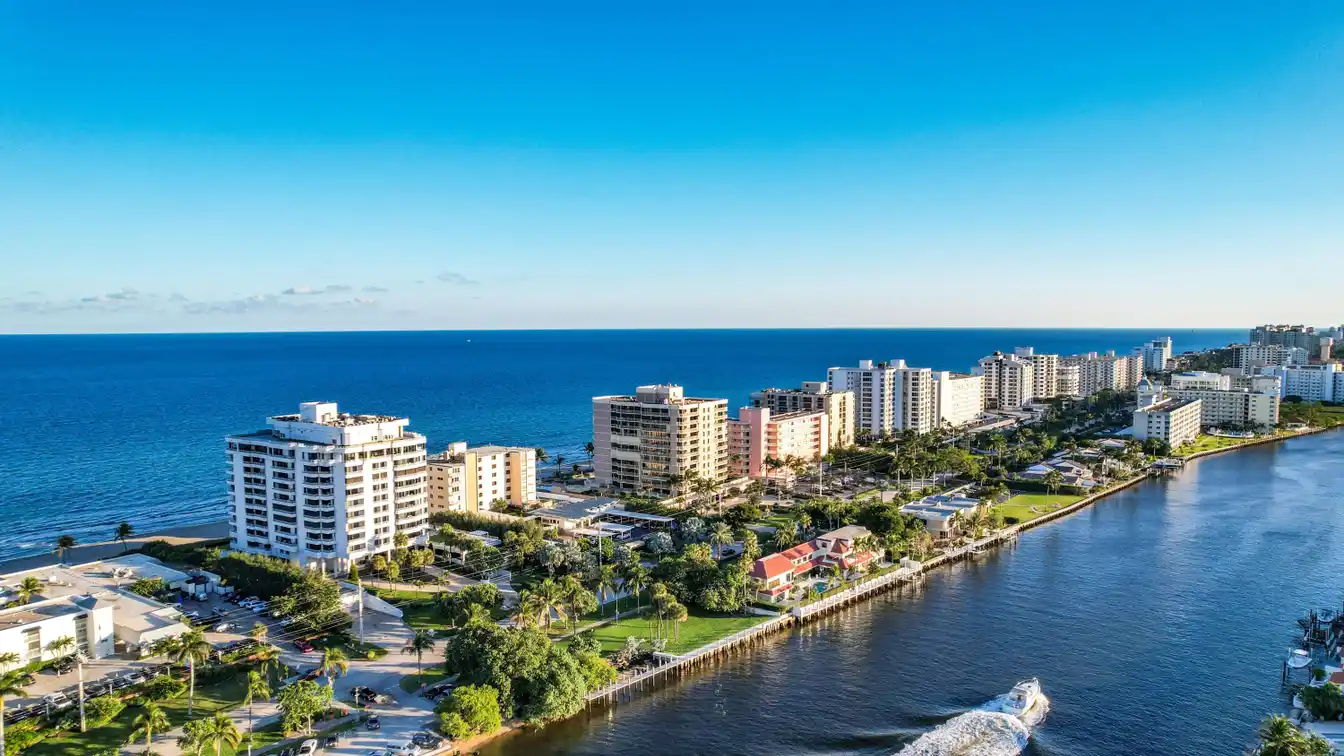 Bright and Spacious Condominium with Incredible Intracoastal Views