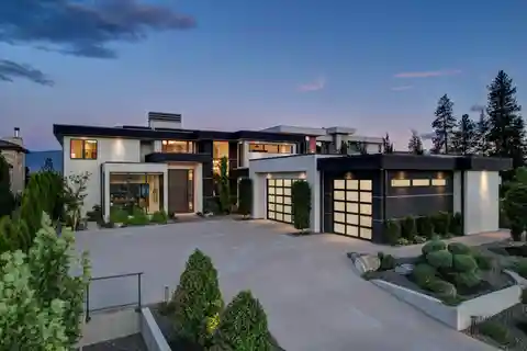 Modern Lakeview Sanctuary