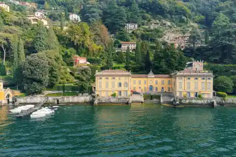 Elegant Apartment of the Wonderful Villa Taverna in Torno
