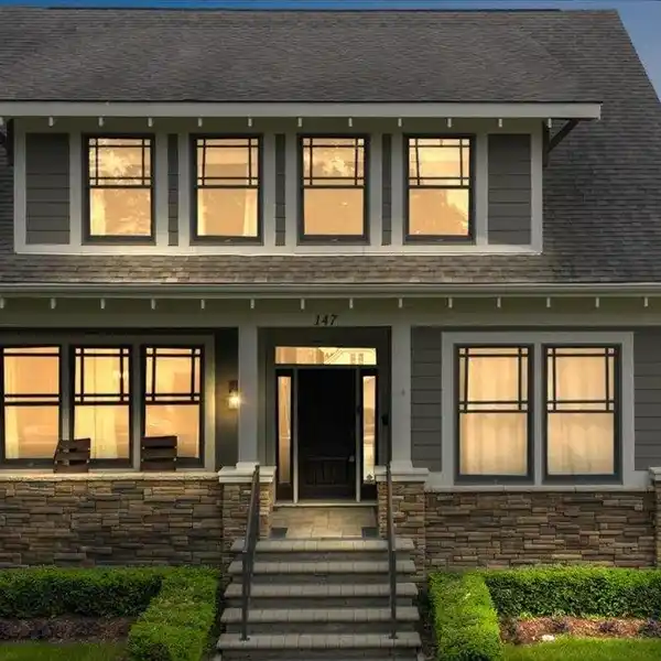 BEAUTIFULLY MAINTAINED CRAFTSMAN COLONIAL
