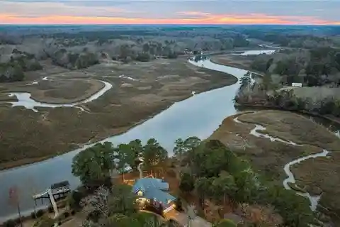 Breathtaking Estate with James River Access