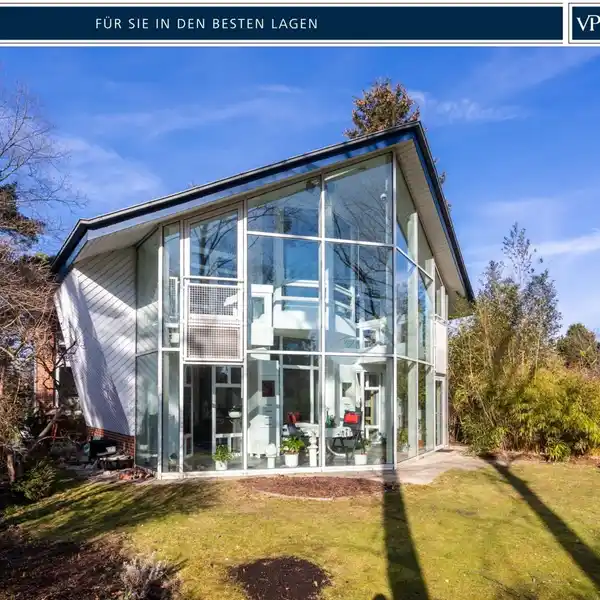 A HOME TO FALL IN LOVE WITH – STYLISH ARCHITECT-DESIGNED HOUSE WITH CONSERVATORY AND FIREPLACE