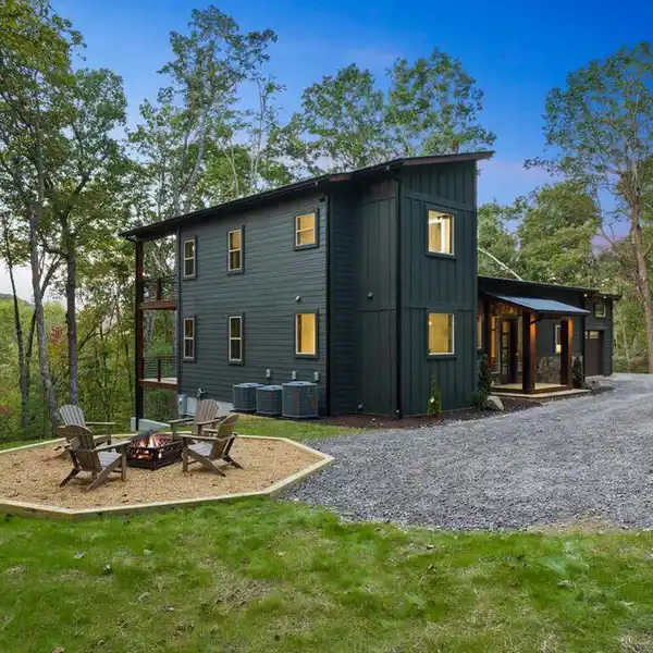 STUNNING MOUNTAIN MODERN WITH YEAR-ROUND VIEWS