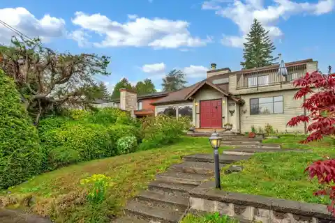Large Lot in Popular Ambleside