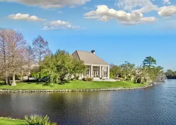 THE DRAMATIC COIN DU LESTIN RESIDENCE