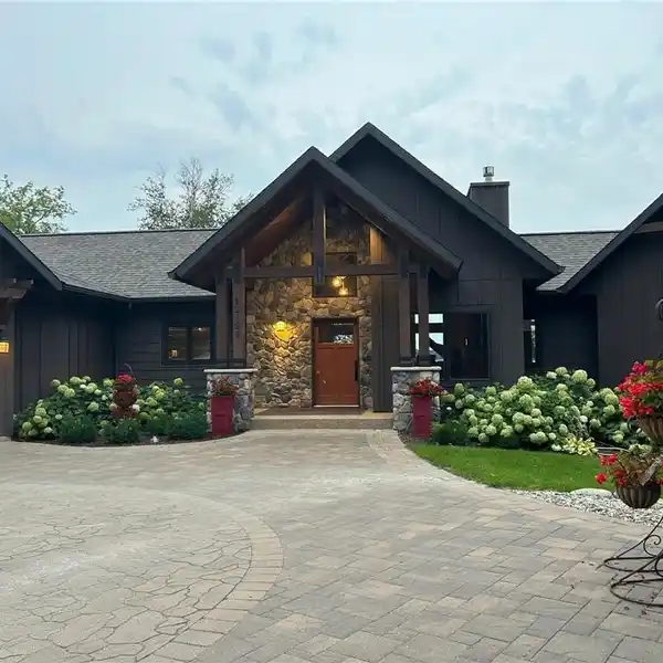 A LAKESIDE SANCTUARY