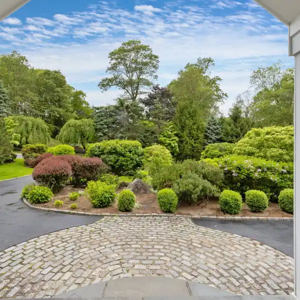 GRAND ARMONK OASIS WITH PRIVATE POOL RETREAT