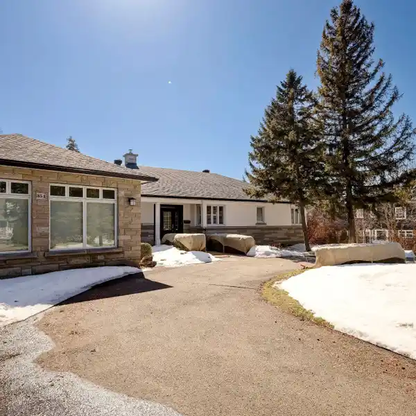 SUPER-SIZED BUNGALOW ON AN OVERSIZED LOT