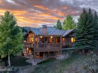Sophisticated Mountain Home with Expansive Outdoor Spaces