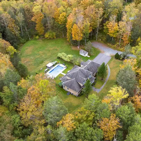 WOODED RETREAT WITH PRIVATE LAKE ACCESS