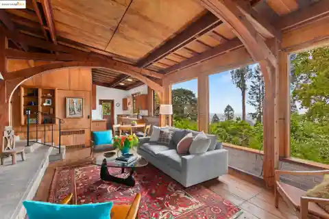 Arillaga - Vintage Charm with Architectural Provenance