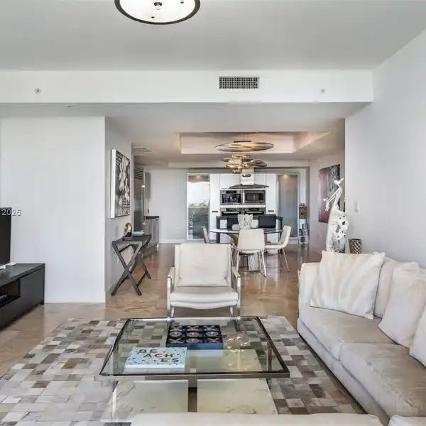 DESIGNER RETREAT WITH BREATHTAKING OCEAN VIEWS