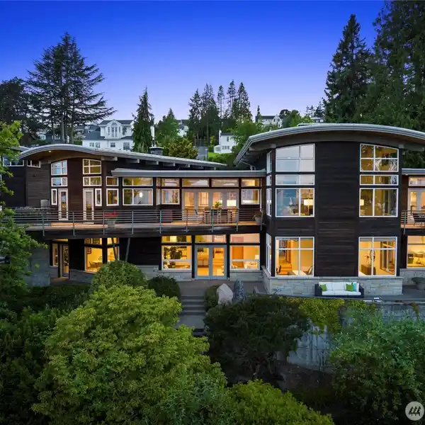 EXCEPTIONAL SIGNATURE LAURELHURST WATERFRONT ESTATE