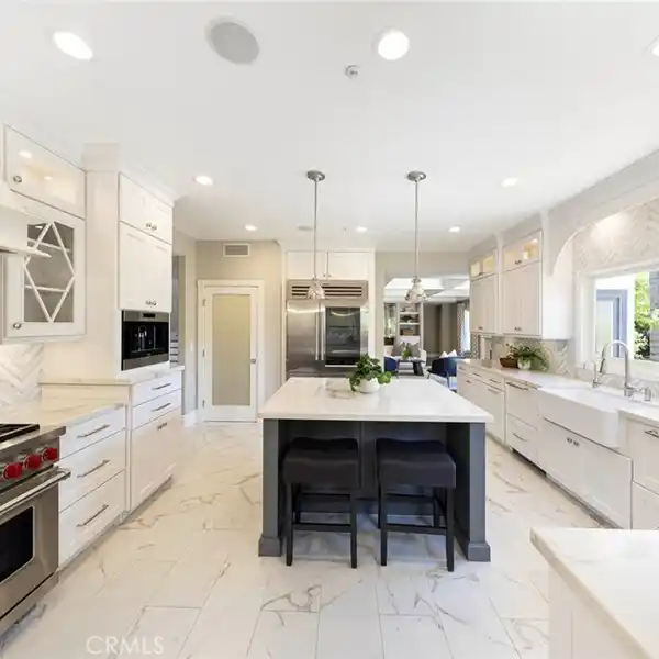 EXQUISITE CUSTOM ESTATE IN ALMERIA