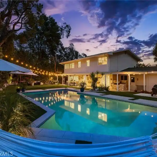 REMODELED WOODLAND HILLS POOL HOME
