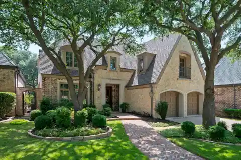 A Luxury Lifestyle Awaits