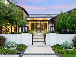 One-Of-A-Kind Retreat in the Heart of Dallas