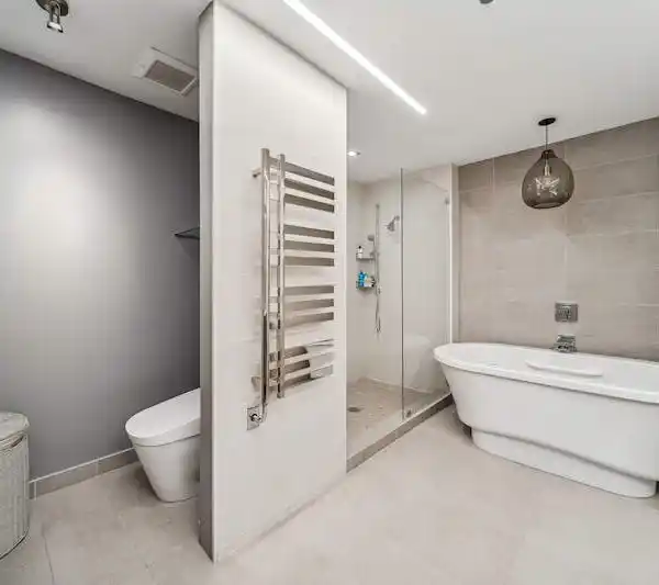 MODERN AND ELEGANT  SPACIOUS HOME