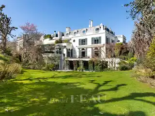 Magnificent Residence in Villa Montmorency
