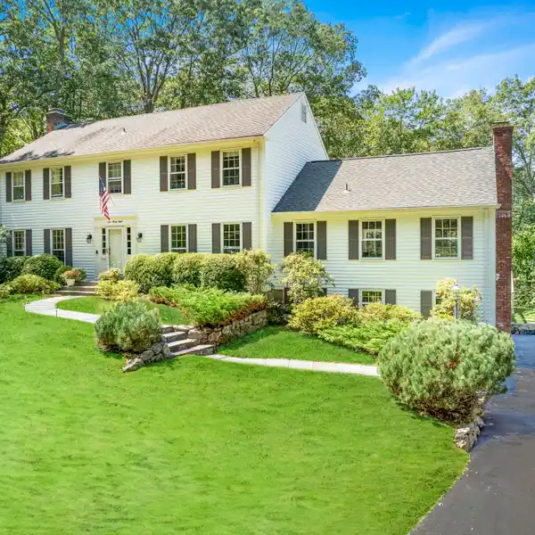 TIMELESS STYLE WITH MODERN COMFORT