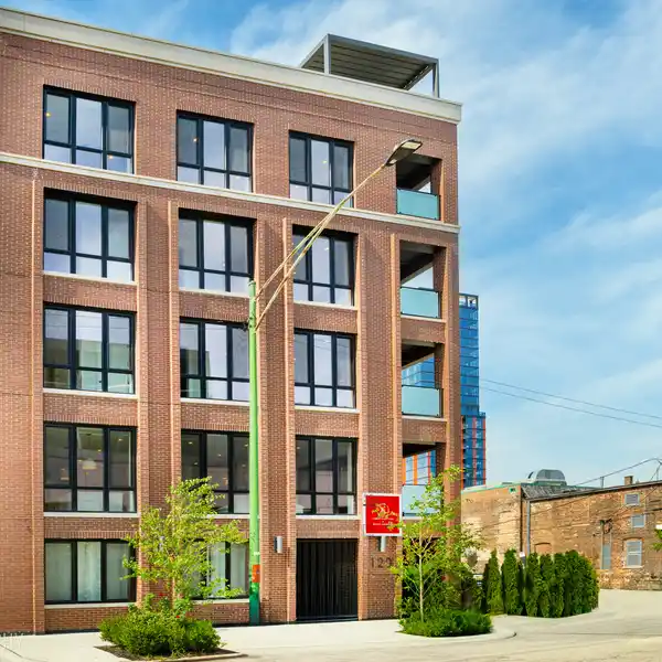 WEST LOOP PENTHOUSE WITH PRIVATE ROOFTOP