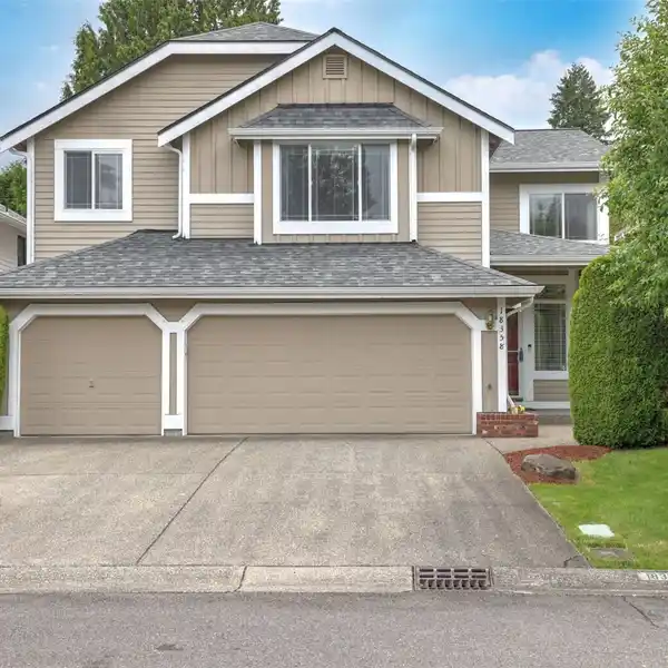 IMMACULATELY MAINTAINED HOME IN THE TRAILS AT CARRIAGEWOOD