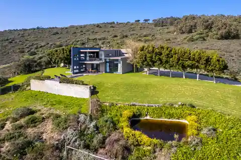 Luxury Villa on a Exquisite Peace of Land